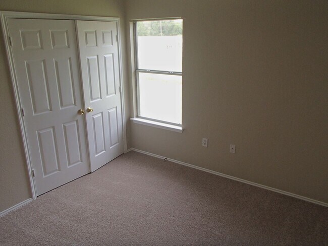 Building Photo - 1026