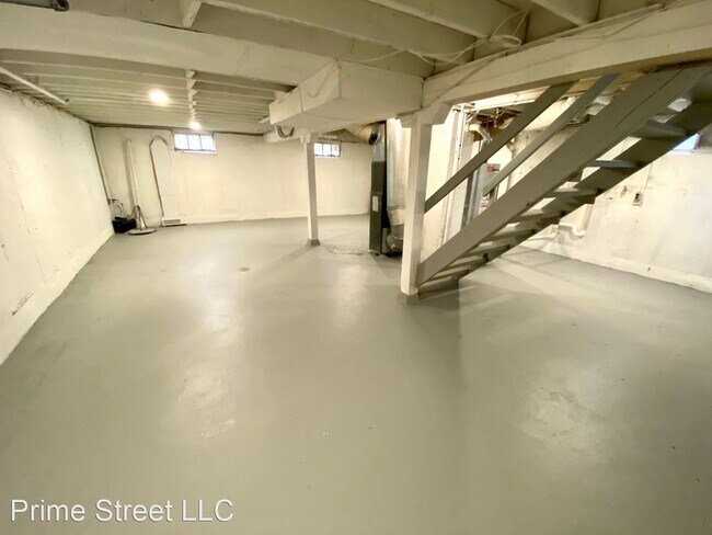 Building Photo - 3 br, 1 bath House - 2168 W Bataan Dr
