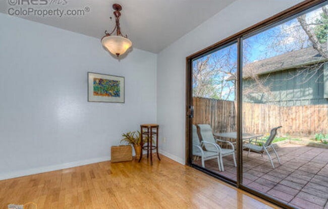 Building Photo - Beautiful Townhouse in Boulder!