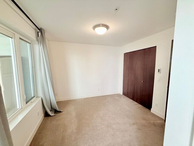 Building Photo - North Capitol Hill Townhome