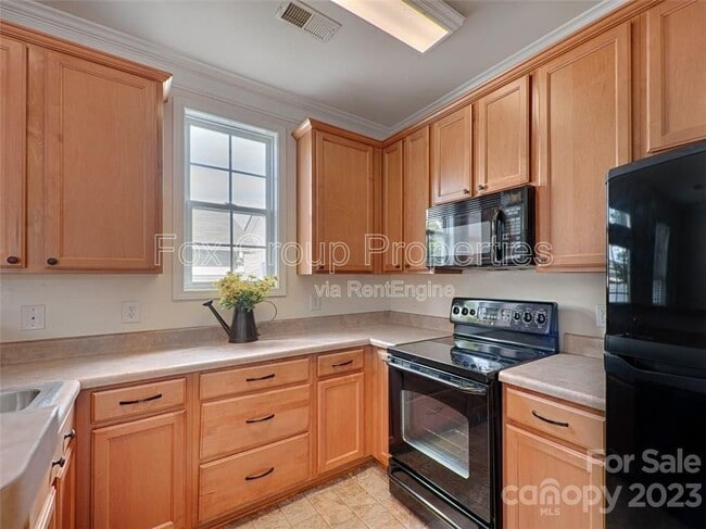 Building Photo - 242 Welton Way