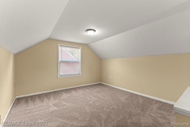 Building Photo - 3339 Lincoln St