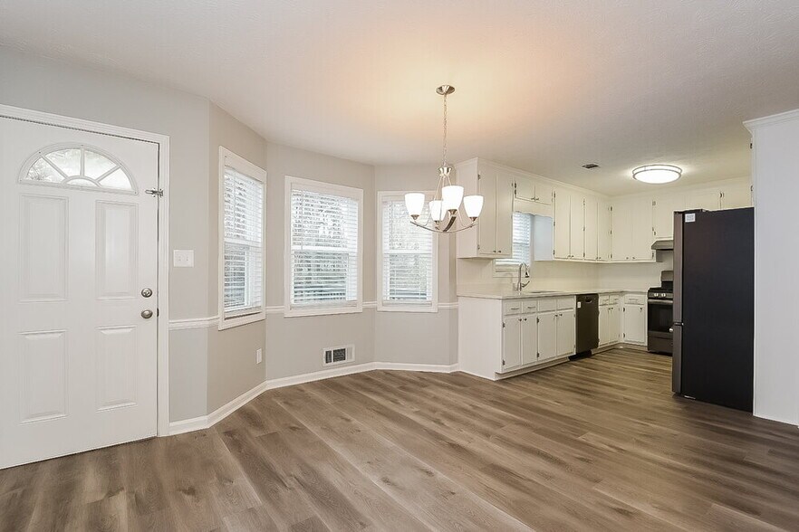 Building Photo - 1260 Rocky Rd