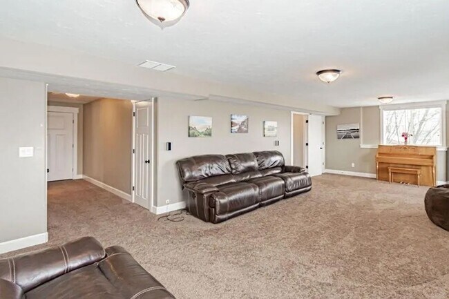 Building Photo - LOCATION, LOCATION, LOCATION - 4 Bedroom 3 Bath Home with TONS of storage. THIS PRICE INCLUDES TH...