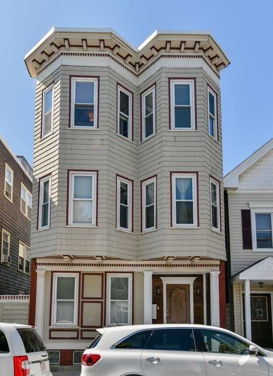 Building Photo - 539 E 7th St