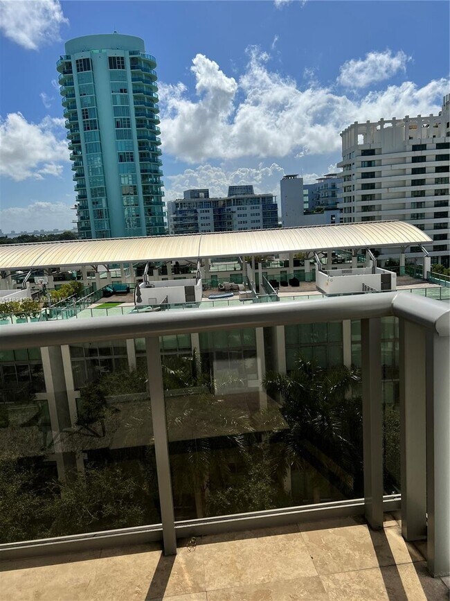 Building Photo - 6039 Collins Ave