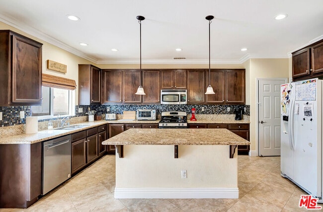 Building Photo - 27060 Mountain Willow Ln