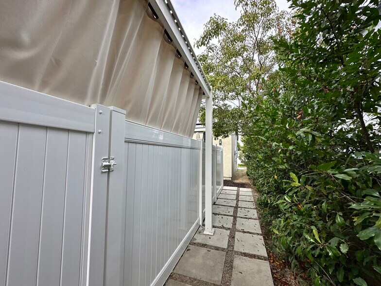 Building Photo - 3617 W Victory Blvd