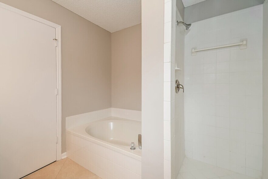 Building Photo - 732 Lake Geneva Dr