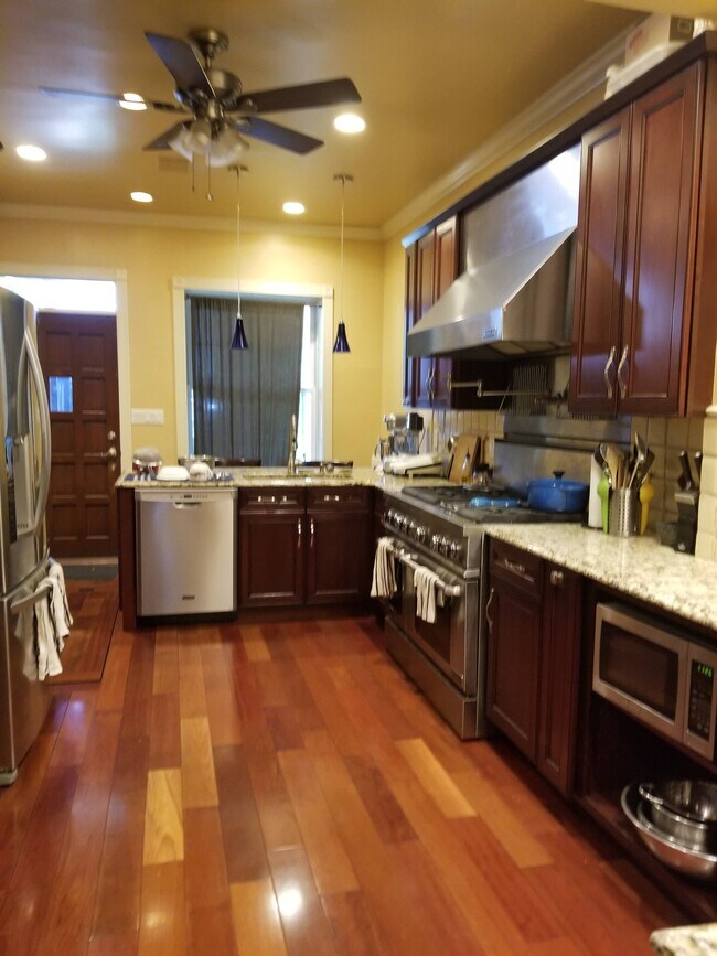 Chef's kitchen with 6 burner range and dual oven. - 1725 Saint Paul St