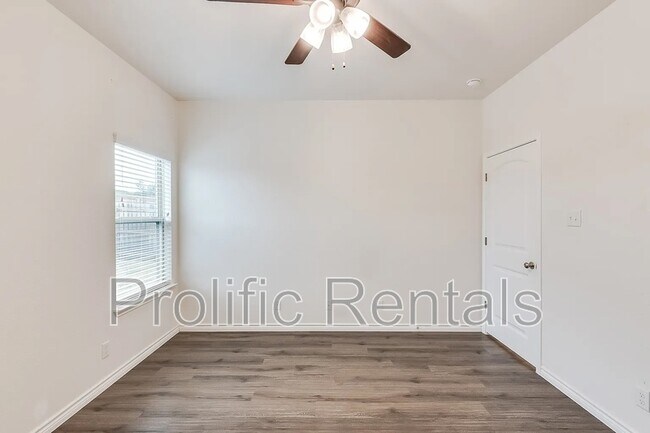 Building Photo - 3505 Abraham Dr