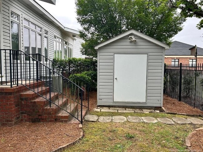 Building Photo - 4890 Independence Dr