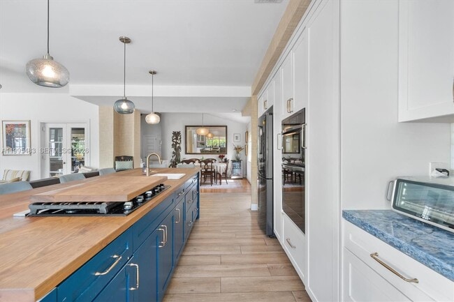 Building Photo - 9636 NE 5th Avenue Rd