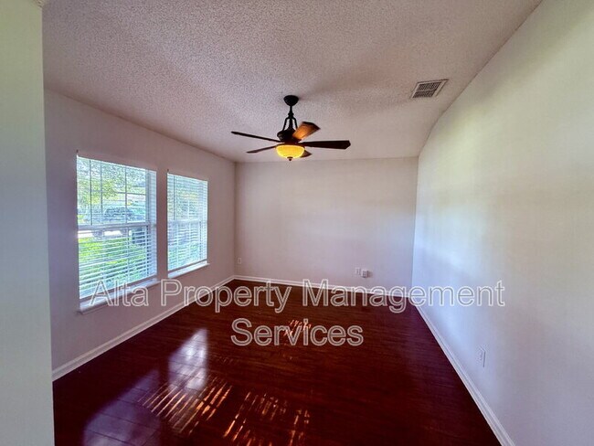 Building Photo - 2462 Coachman Lakes Dr