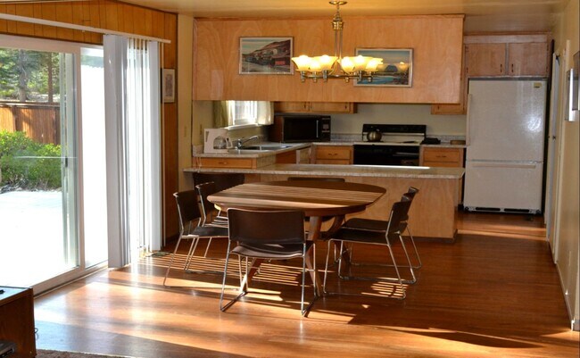 Building Photo - 544 Koru St