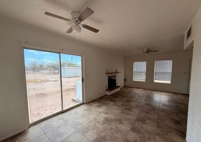 Building Photo - Quaint 3 Bed 1 Bath Home in the Heart of Florence, AZ!