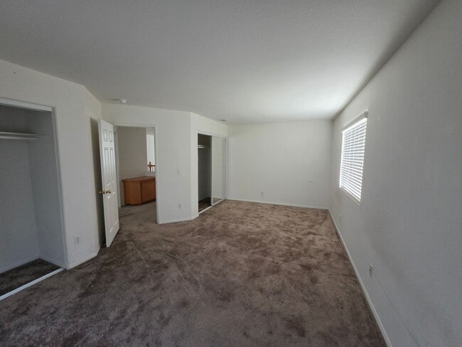 Building Photo - Five Bedrooms Three Baths in Murrieta