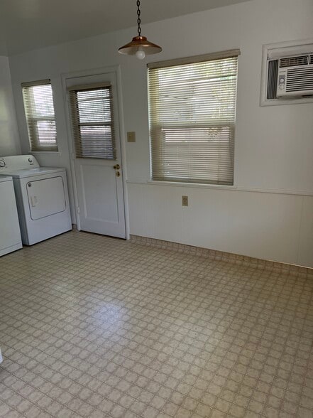 Building Photo - 1375 56th St