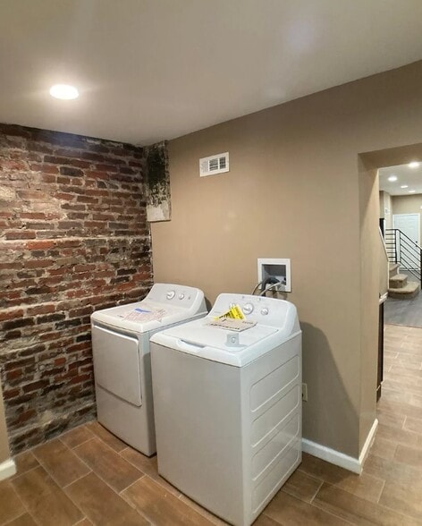 Building Photo - 2060 E Orleans St