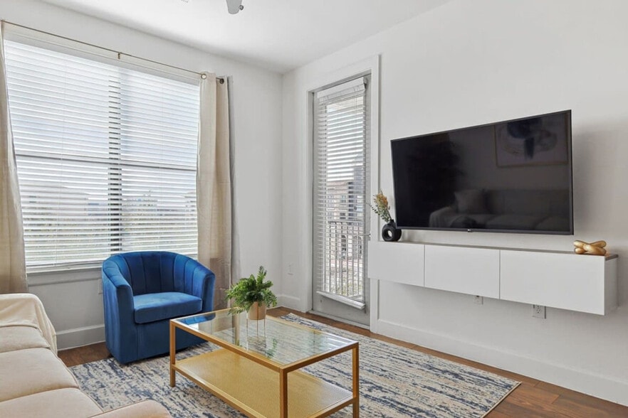 Building Photo - 5752 Town and Country Blvd