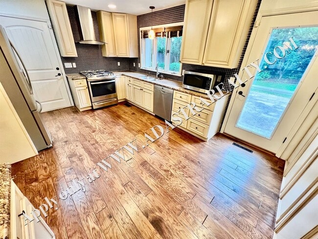 Building Photo - Beautiful 4 Bed 3.5 Bath Home in Fairway-Available NOW!!