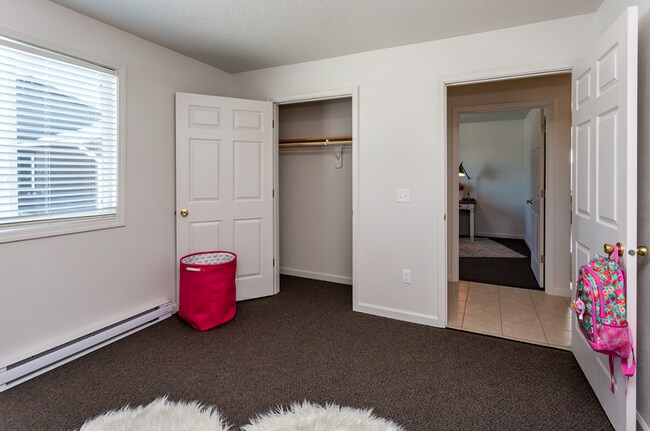 Building Photo - 3 Bedroom, Single-story Townhomes for rent in Newton, IA