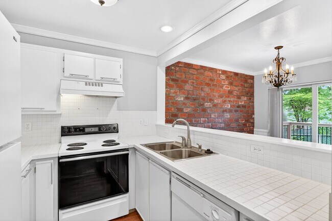 Building Photo - Great Location! 2 bedroom, 2.5 Bathroom Townhouse in Orchard Hills!!