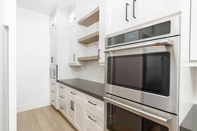 Building Photo - Gorgeous 5 bed 3.5 bath in Desert Canyons