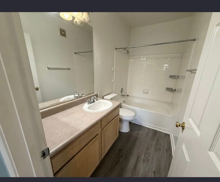 Building Photo - 925 Dorchester Pl