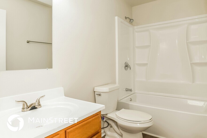 Building Photo - 748 Runningbrook Ln