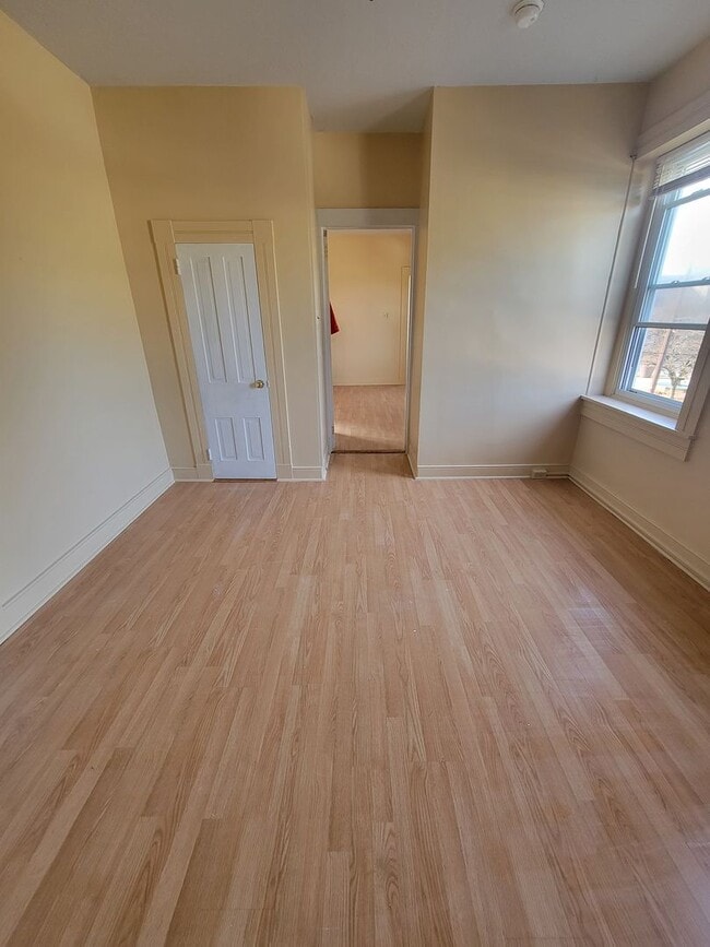 Building Photo - 3 N High St