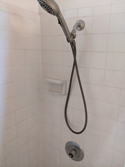 Shower - 95-061 Waikalani Dr
