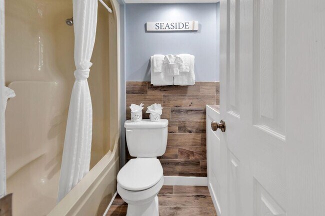 Building Photo - 2406 N Ocean Blvd