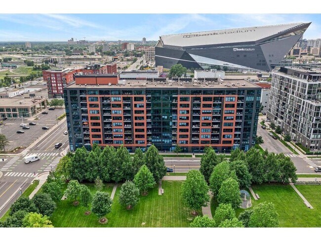 Building Photo - 215 10th Ave S