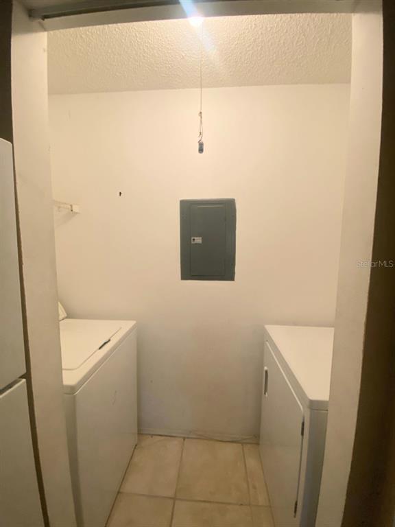 Building Photo - 10020 Strafford Oak Ct