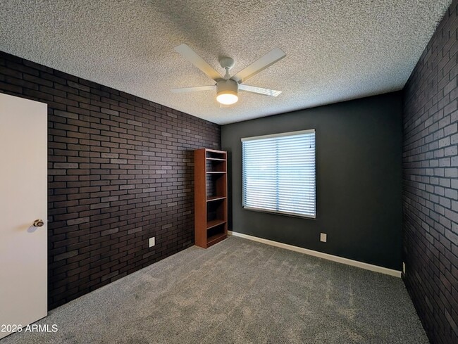 Building Photo - 10044 N 39th Ln