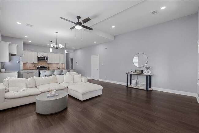 Building Photo - 20061 Torrey Pines Ln