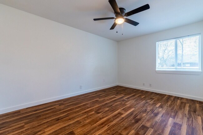 Building Photo - 1205 Dobie Dr