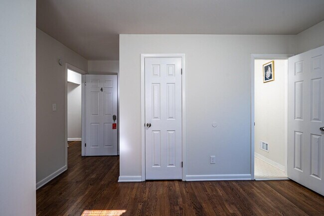 Building Photo - Large Forest Haven Home with large yard and deck, a 2 min drive to transit stop Upper Riverdale R...