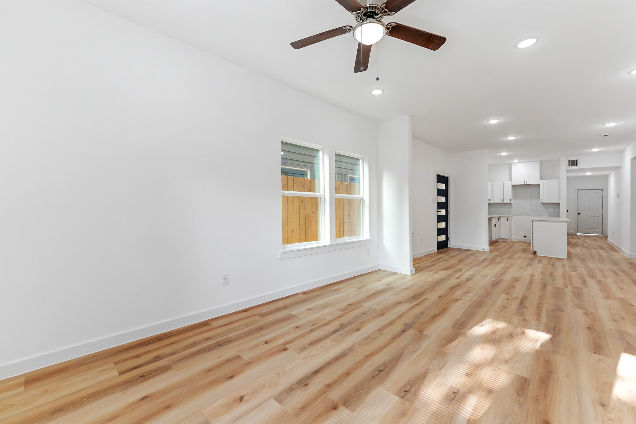 Building Photo - 9320 Firnat St