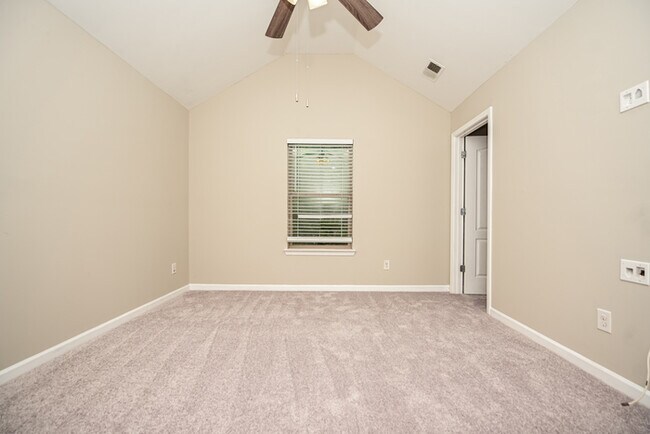 Building Photo - 113 Tyre Dr