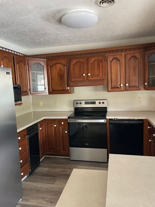 Building Photo - 2 Bedroom / 2 Bath Townhome Church Hill, TN