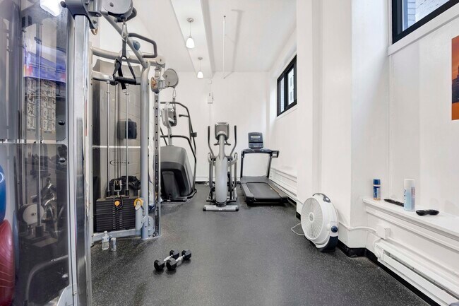 Building Photo - 600 S Dearborn St