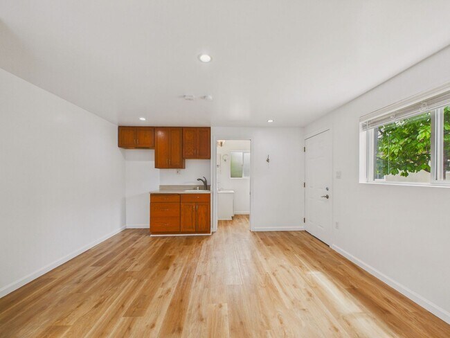 Building Photo - San Carlos home for rent plus studio in-law unit! $7,500
