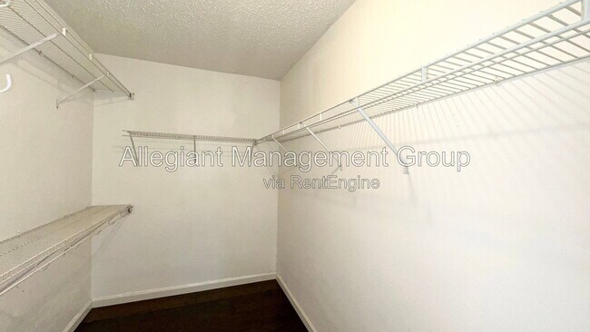 Building Photo - 620 Brockton Dr