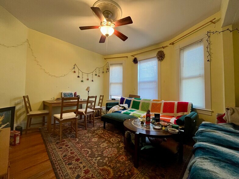 Building Photo - 83 Wensley St