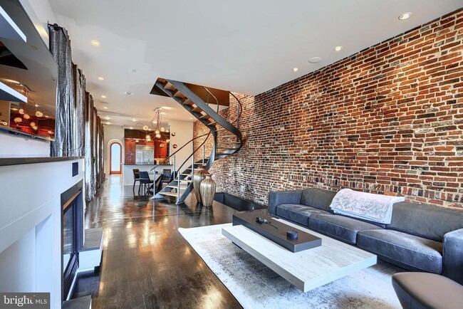 Building Photo - 1301 Hull St