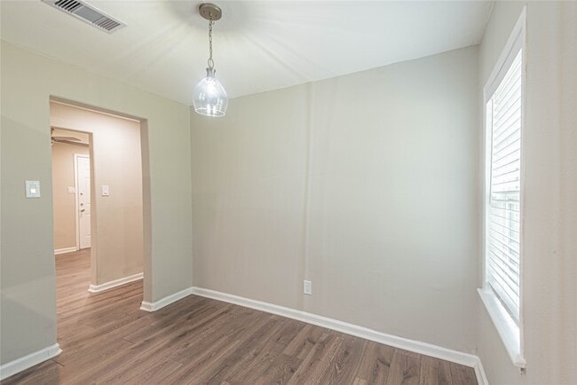 Building Photo - 2110 N Galveston Ave