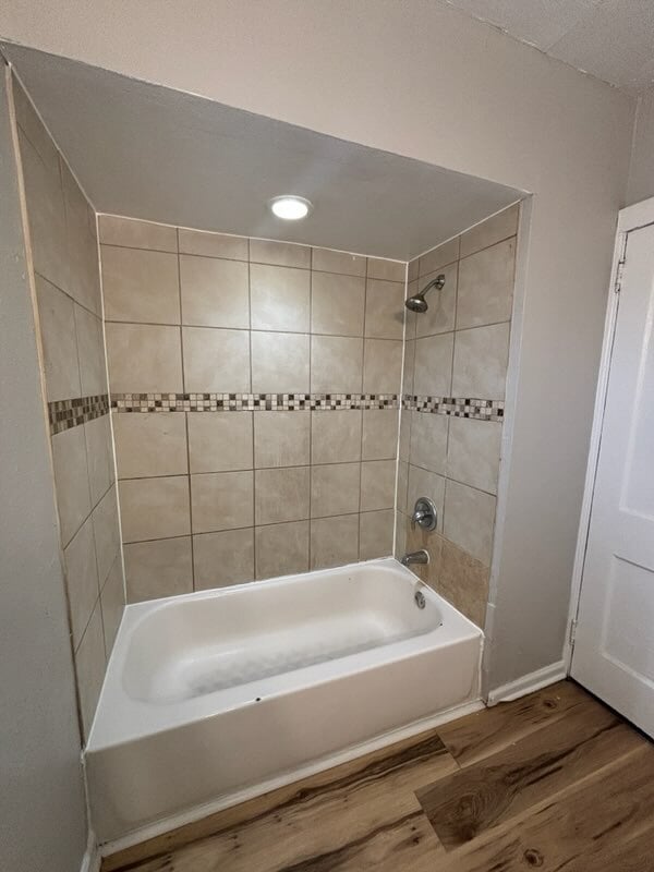 Building Photo - 2829 Kenmore Ave