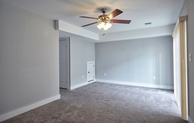 Building Photo - 3 BR/4 BA Townhome - 1720 SF in Vineland - Kings Crossing!